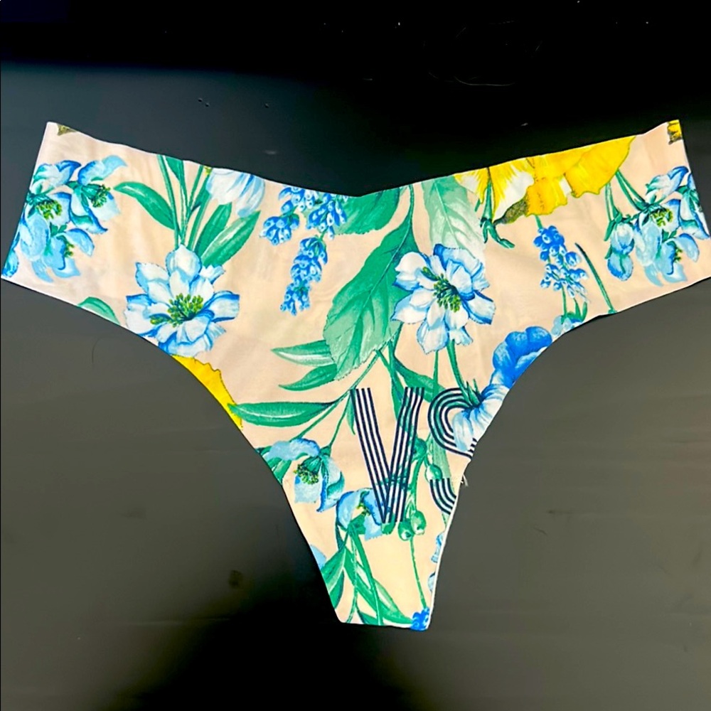 Victoria’s Secret Thong Panty NWT